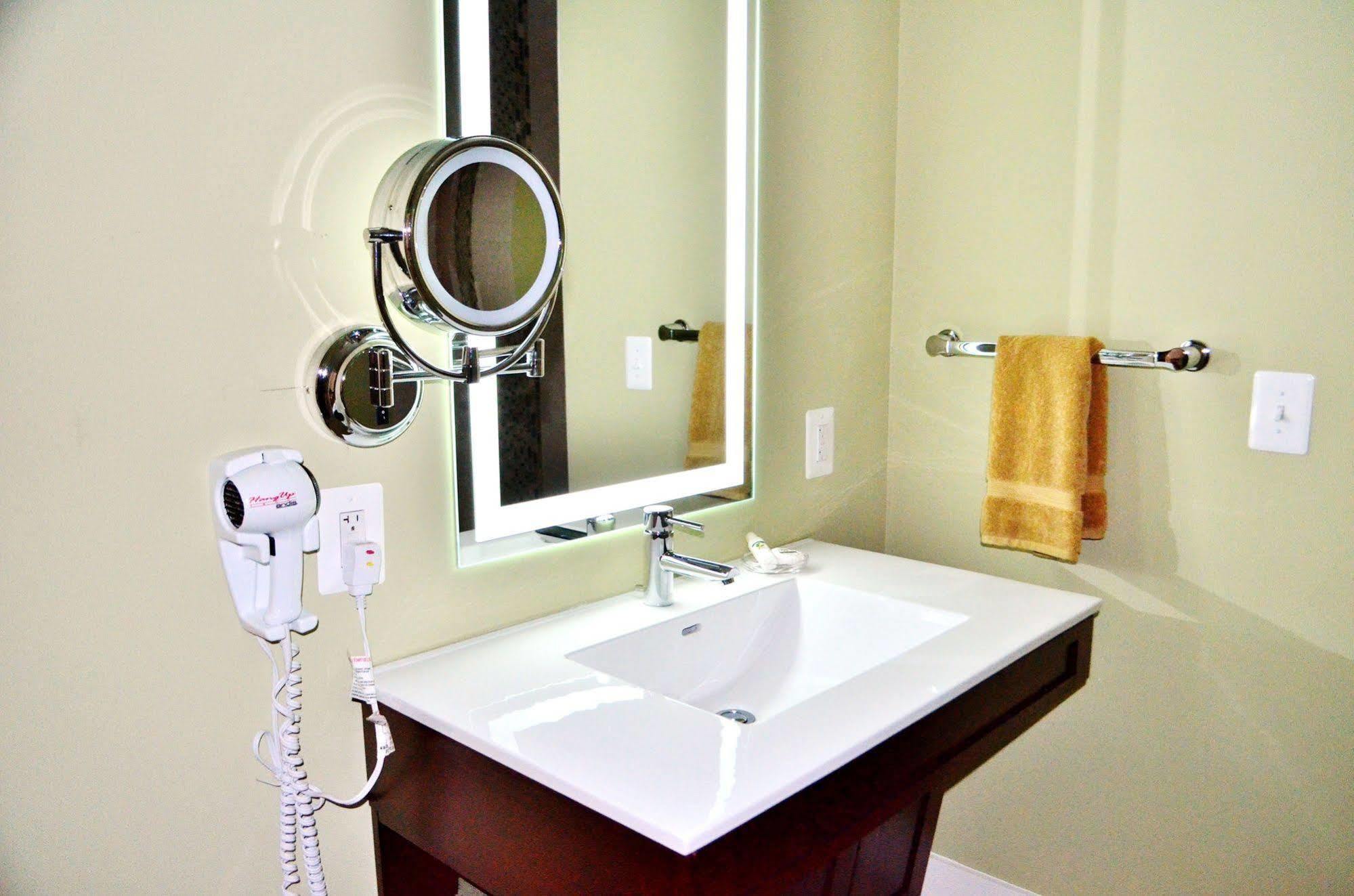 Culpeper Center Suites Экстерьер фото